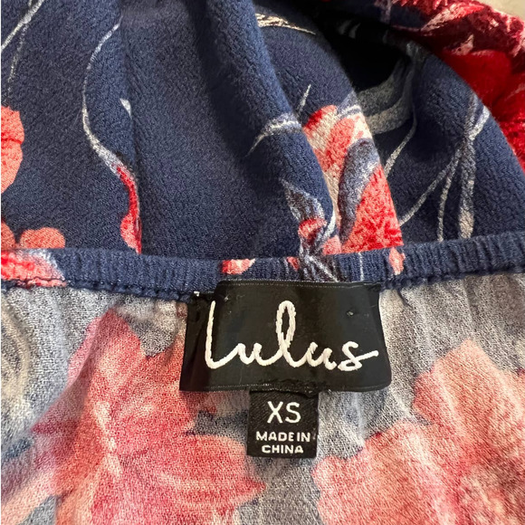 Lulu's Short Romper in Blue and Red Floral Print w/Bell Sleeves Size XS - Picture 5 of 6